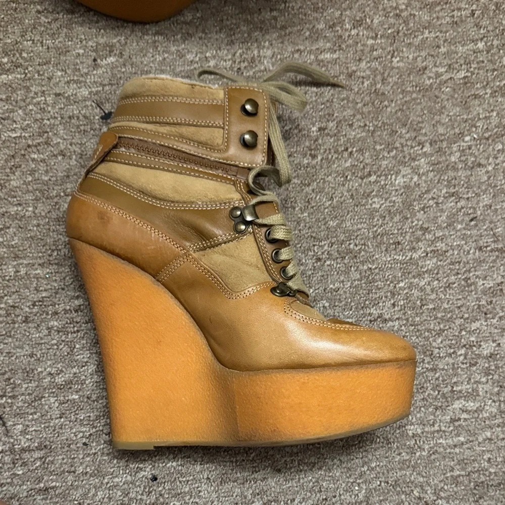 Burberry stylish tan